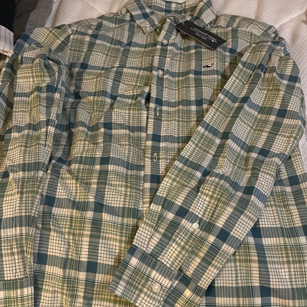 Brand new with tags men’s vineyard vines long sleeved shirt.